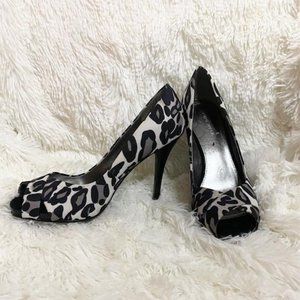 Women Leopard Black and White Heel Pumps